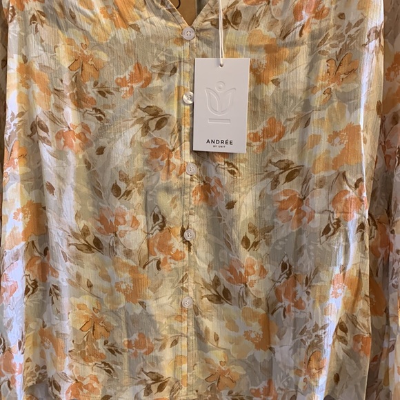 Andree by unit blouse beige Peach and tan colors lightweight - Picture 3 of 3